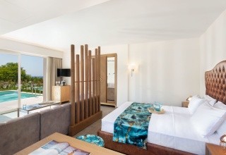 Alexandra Elegance Adults Friendly