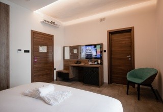 Pebbles Resort (St. Paul's Bay)