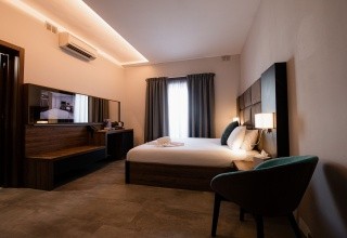 Pebbles Resort (St. Paul's Bay)