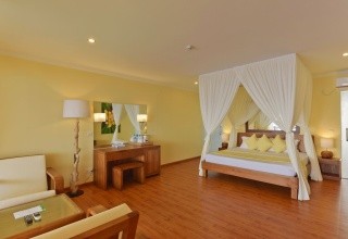 Dreamland Resort	(Baa Atol)