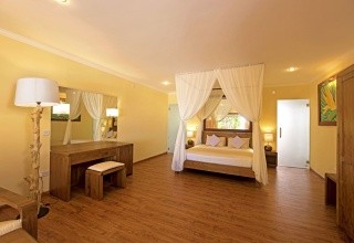 Dreamland Resort	(Baa Atol)