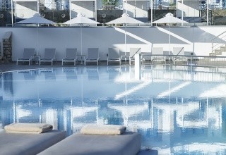 Pefki Island Resort