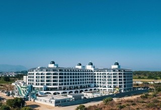 Side Moon Palace