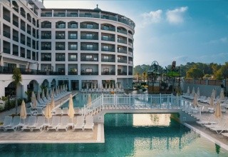 Side Moon Palace