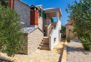 Vila Dubrava (Pučišča)