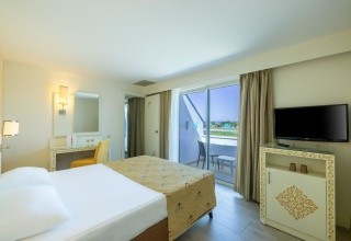 Crystal Admiral Resort & Spa