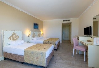 Crystal Admiral Resort & Spa
