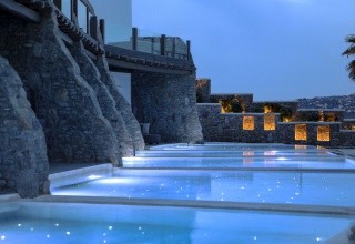 Aeonic Suites & Spa