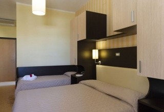 Club Hotel Bikini & Tropicana