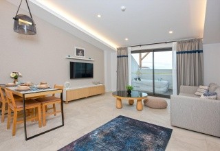 A Suite Side