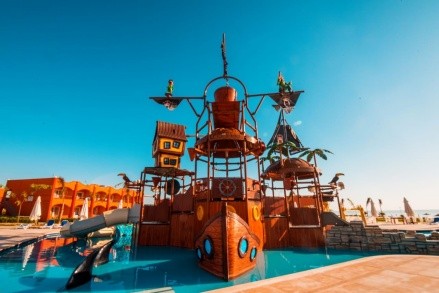 The Three Corners Happy Life recenze