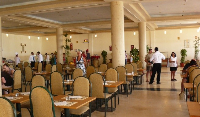 Holiday Beach Resort recenze