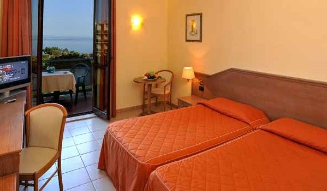 UNAHOTELS Naxos Beach Resort recenzie