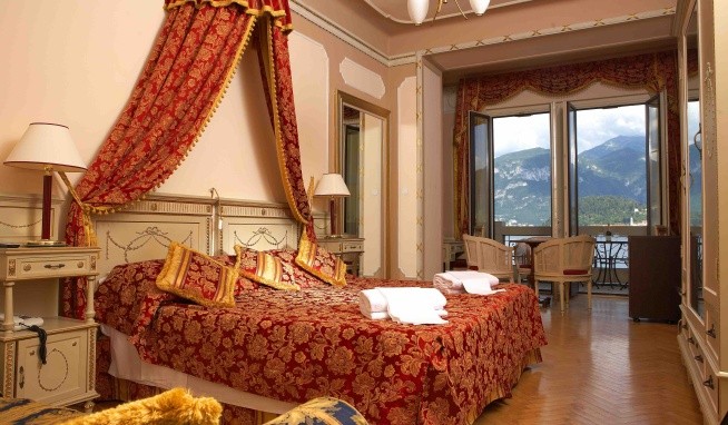 Britannia Excelsior recenze