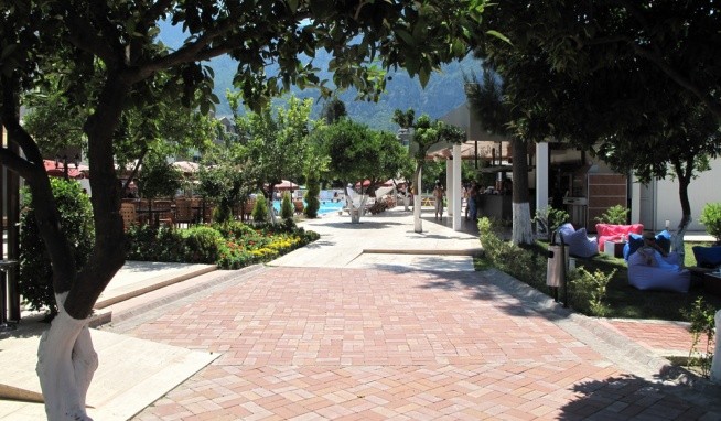 Batont Garden Resort (ex. Visage Luxe Resort) recenzie