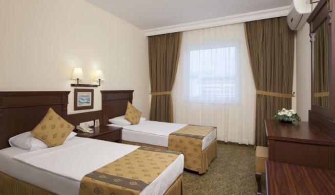 Royal Garden Suites recenze