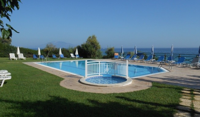 Studia Lukas recenze