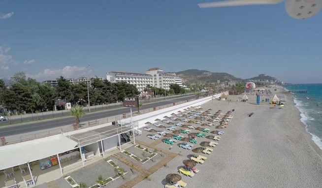 First Class recenzie