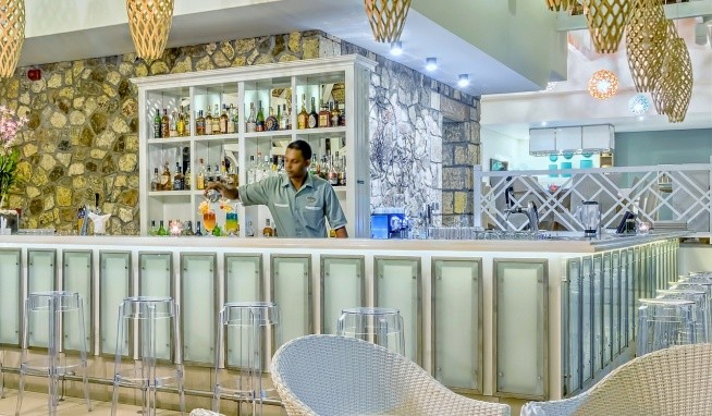 Radisson Blu Azuri Resort & Spa (Roches Noires) recenze