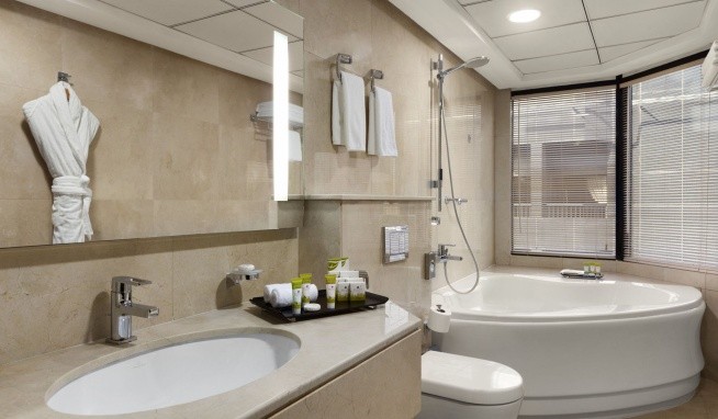 Ramada Hotel & Suites by Wyndham Ajman (ex Landmark Suites) recenze