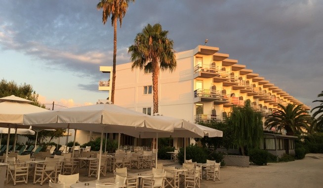 Eden Beach Plaka recenze