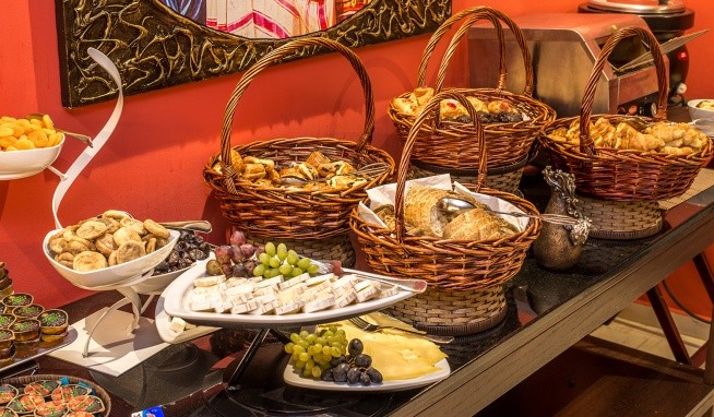 First Central Hotel Suites recenze