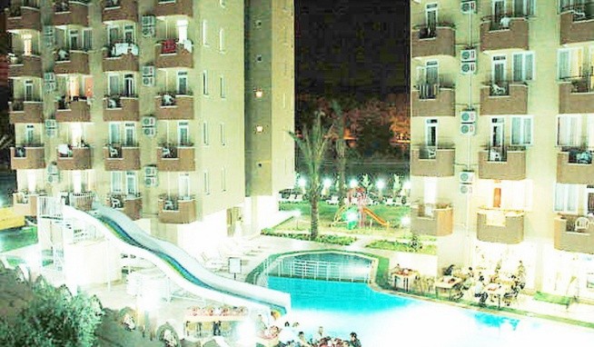 Lara Hadrianus recenze