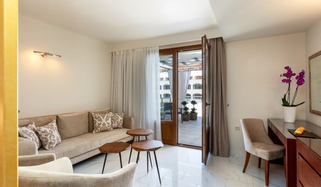 Theartemis Palace recenzie