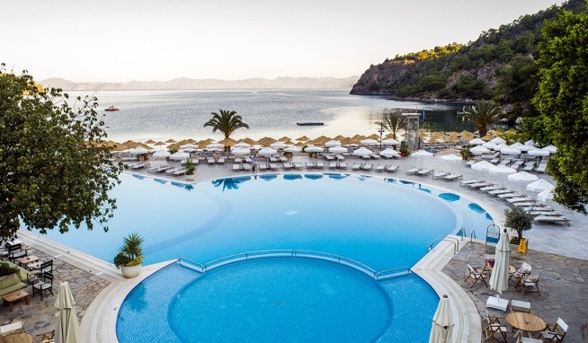 Hillside Beach Club recenze