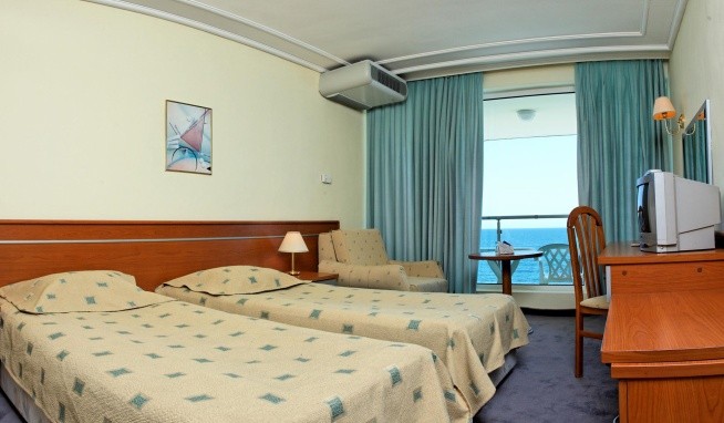 Sunny Day (h. Pallace/h. Marina) recenze