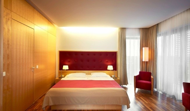 Therme Laa Hotel & Spa recenze