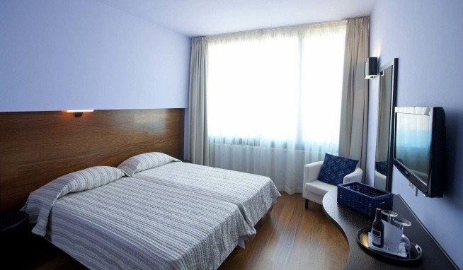 Athens Centre Square opinie