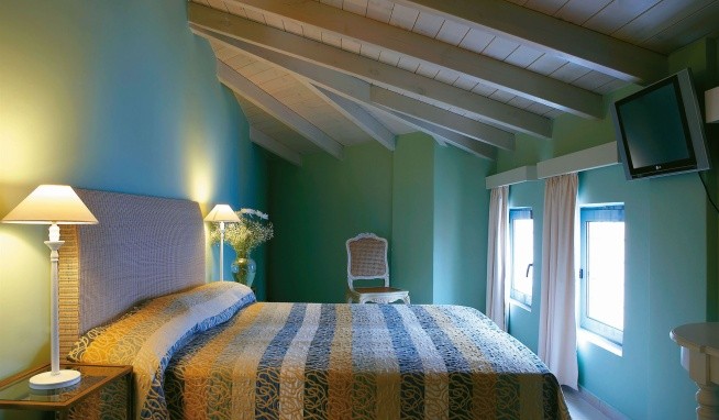 Grecotel Plaza Beach House recenze