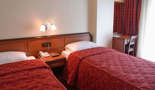 Grand Hilarium recenzie