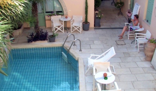 Mythos aparthotel értékelés