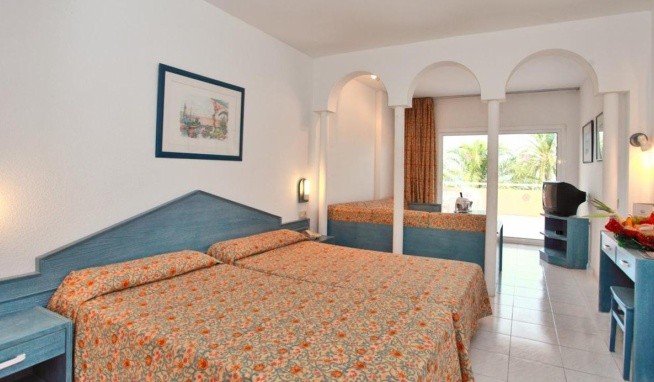 Sirenis Seaview Country Club (Cala Tarida) opinie