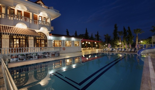 Larissa Mare Beach értékelés