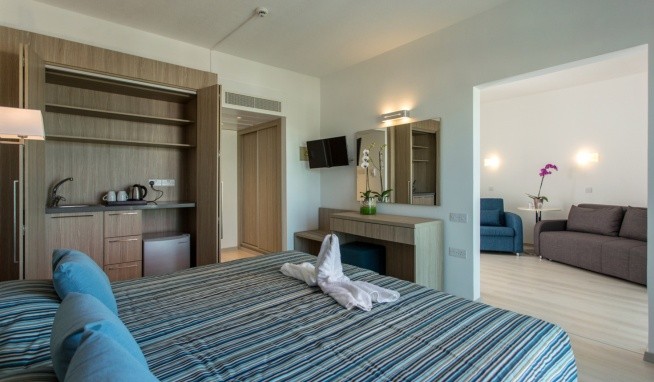 Kapetanios Bay recenze