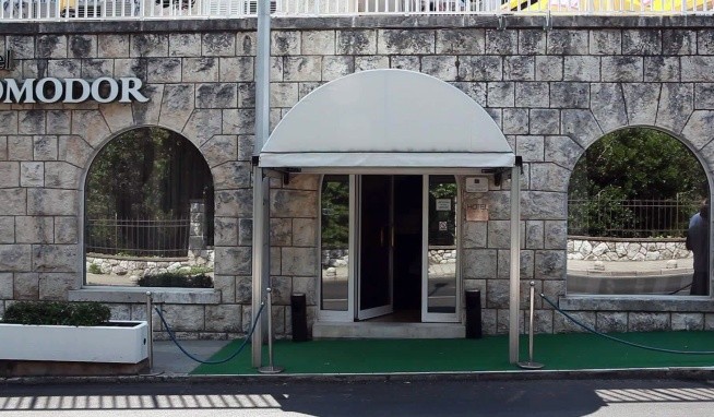 Komodor (Perna) recenze