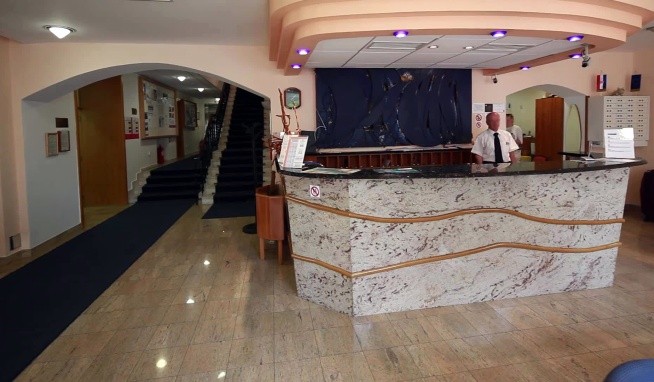 Komodor (Perna) recenze