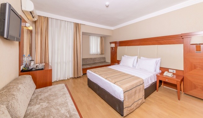 Julian Club recenzie