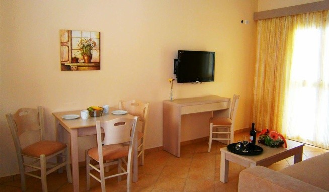 Elena Village recenze