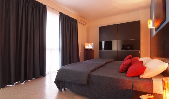 St. Julian's Bay recenze