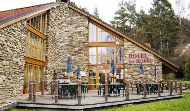 Na Jezeře recenze