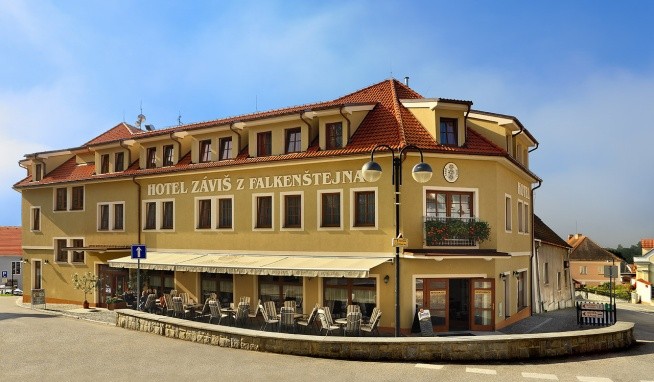 Záviš z Falkenštejna recenze