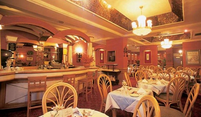 Holiday Villa & Suites recenze