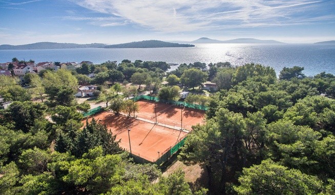 Camp Imperial recenzie