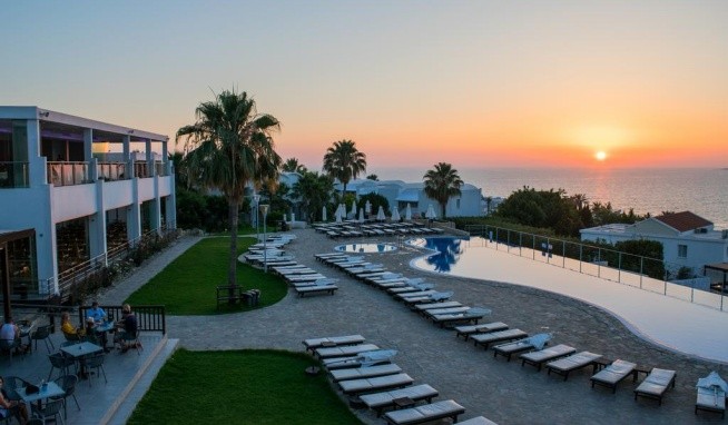 Theo Sunset Bay Holiday Village opinie