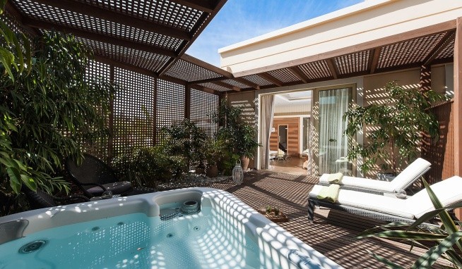 Pilot Beach Resort recenze