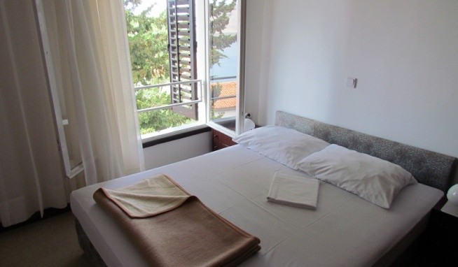 Uvala Scott recenzie